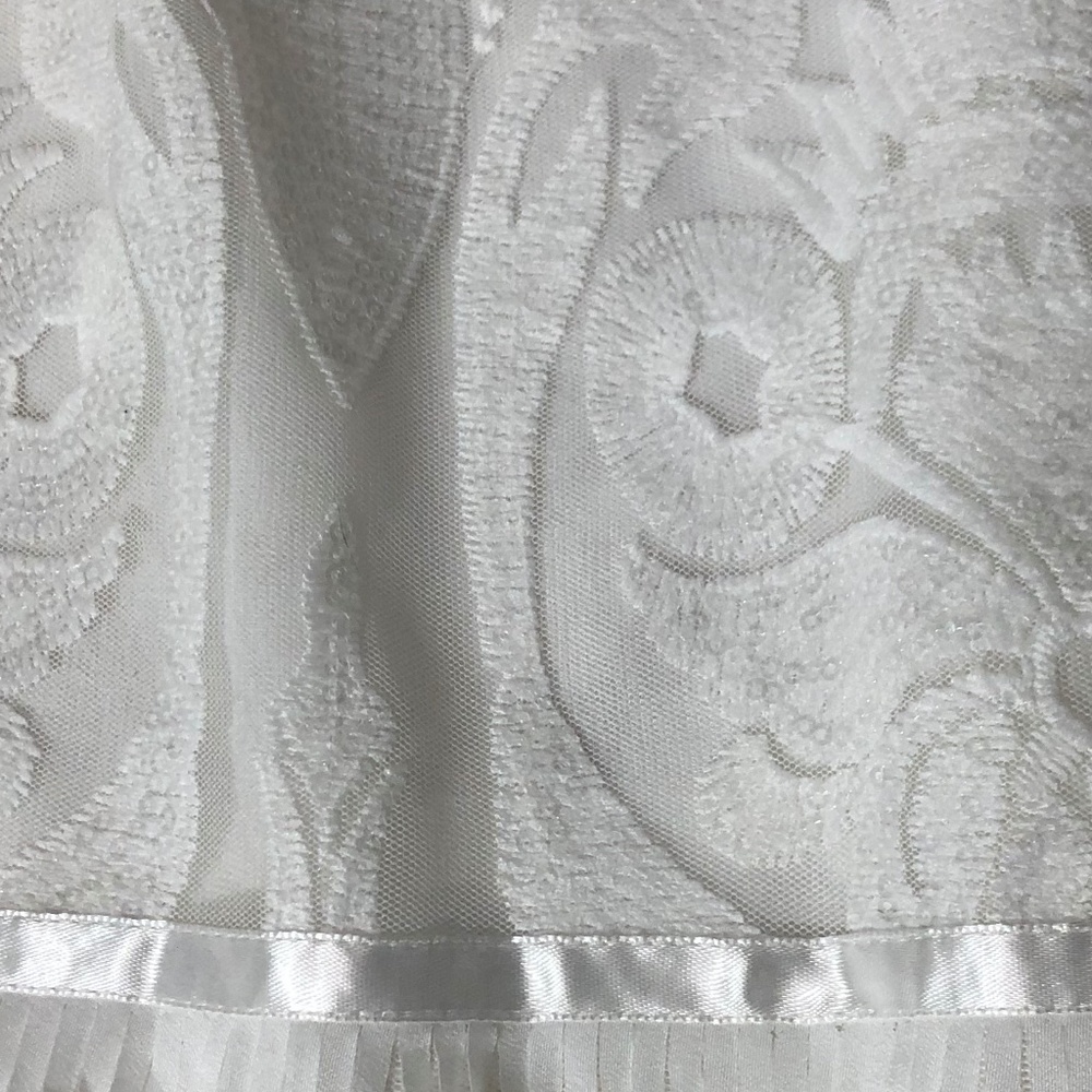 Fancy white top - Picture 4 of 8